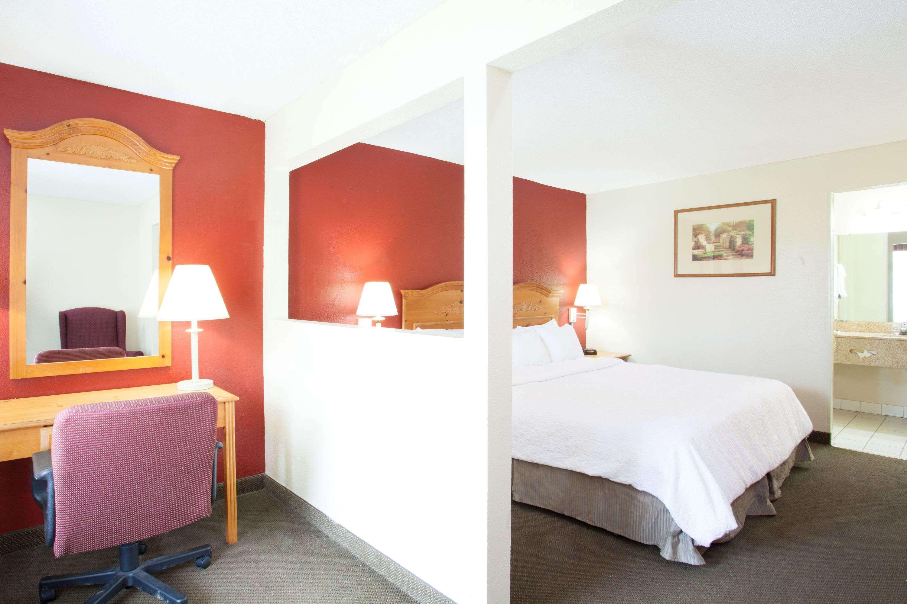 Days Inn & Suites By Wyndham Collierville Germantown Area Dış mekan fotoğraf