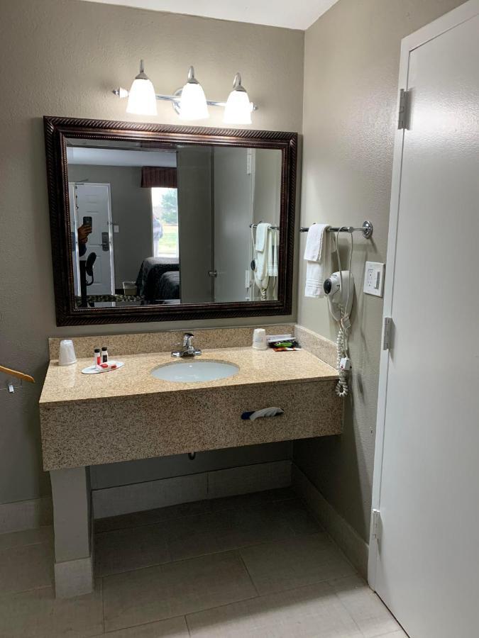 Days Inn & Suites By Wyndham Collierville Germantown Area Dış mekan fotoğraf